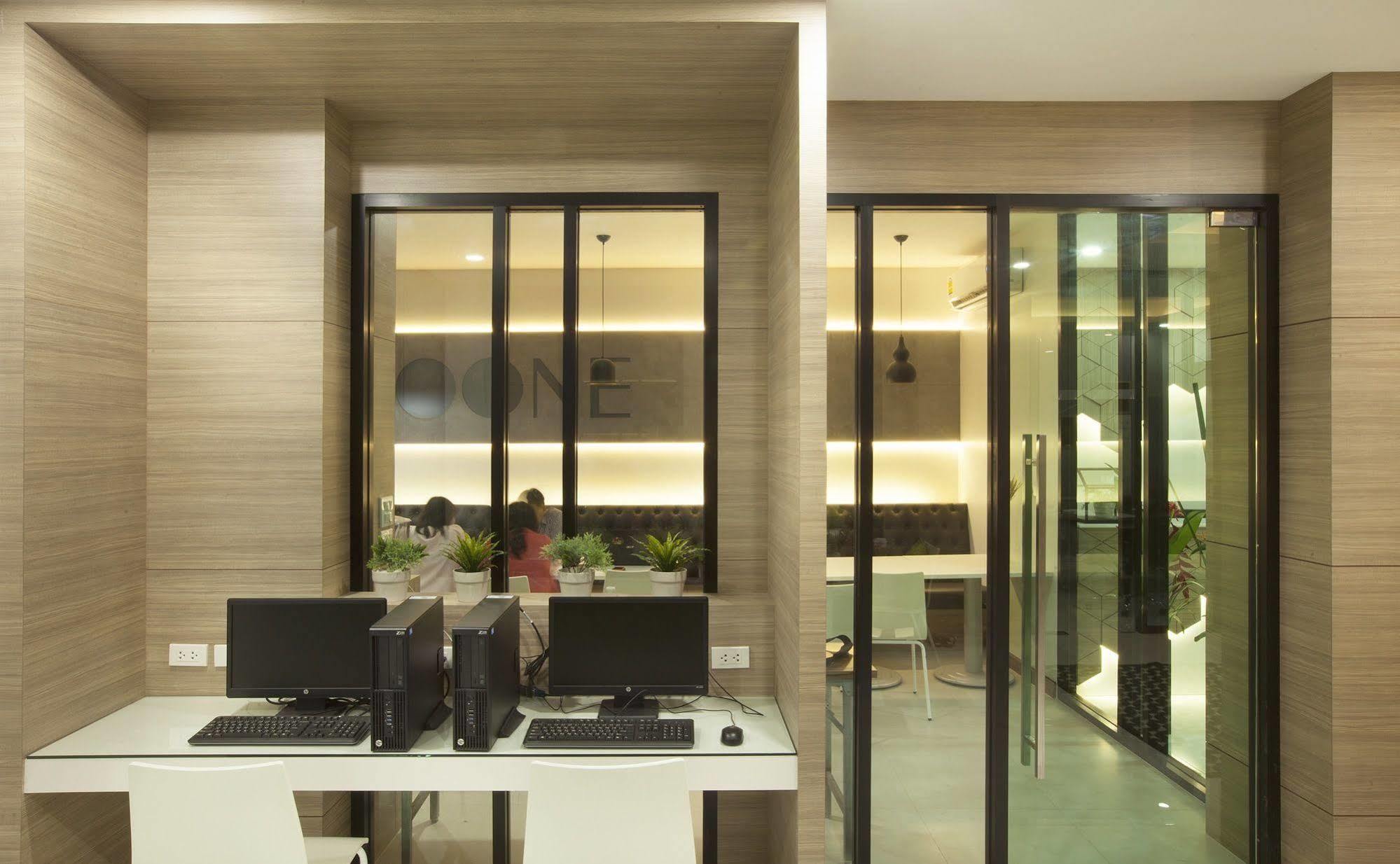 Boone Place Bangkok Esterno foto
